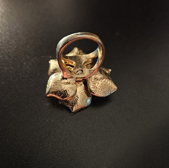 Banana Republic Gold Flower Ring - Picture 4 of 10